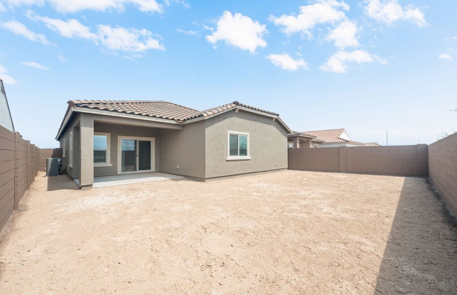Exterior details and patio area of a home in El Cidro, Goodyear (Image 3).