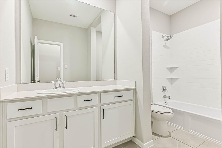 Furnished interior view inside a new home in Lago Mar, Texas City (Image 13).