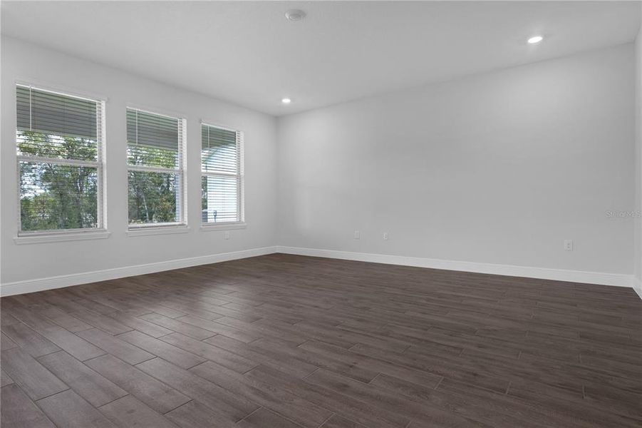 Spacious, unfurnished interior of a new home in Waterleigh, Winter Garden (Image 23).