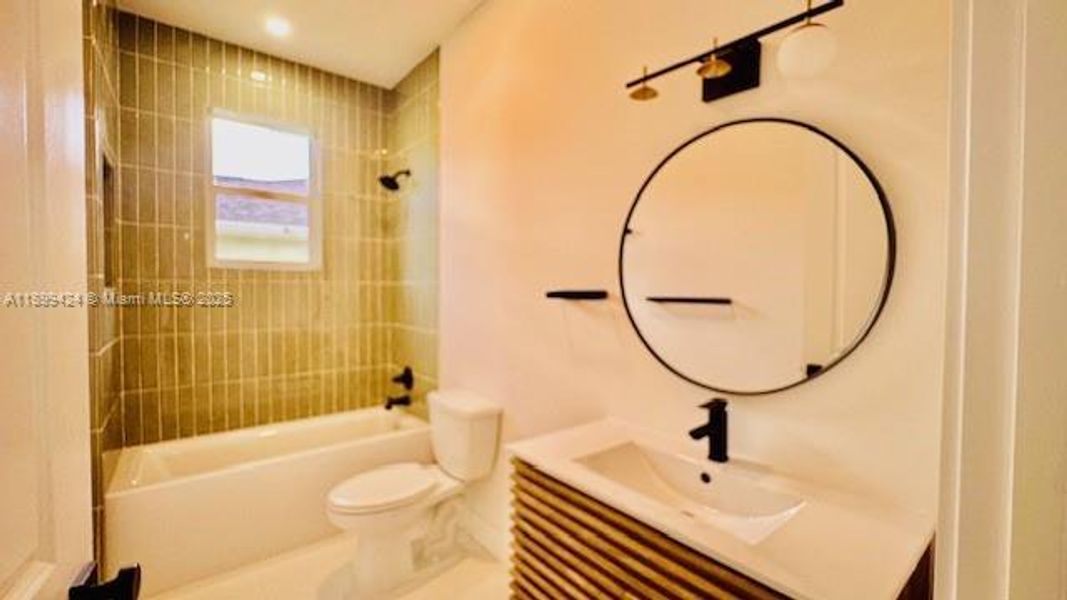 Furnished interior view inside a new home in , Lake Placid (Image 6).