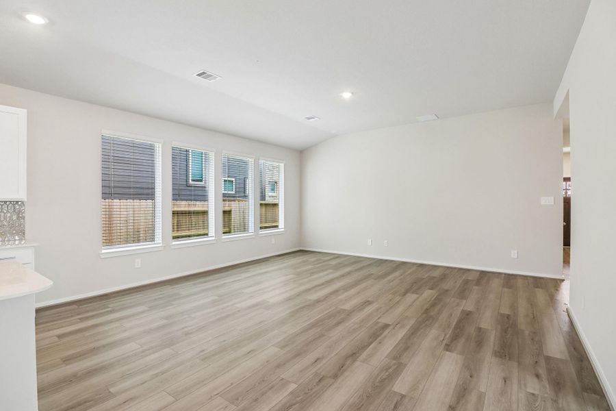 Spacious, unfurnished interior of a new home in Massey Oaks Village, Pearland (Image 26). Spacious, unfurnished interior of a new home in Massey Oaks Village, Pearland (Image 26).