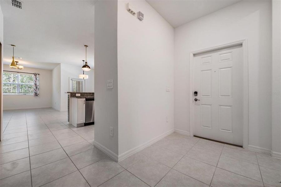 Spacious, unfurnished interior of a new home in , Land O' Lakes (Image 18).