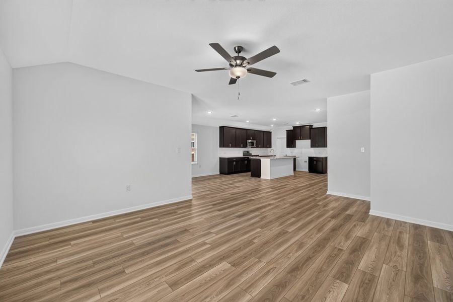 Spacious, unfurnished interior of a new home in Lisso, Pflugerville (Image 12).