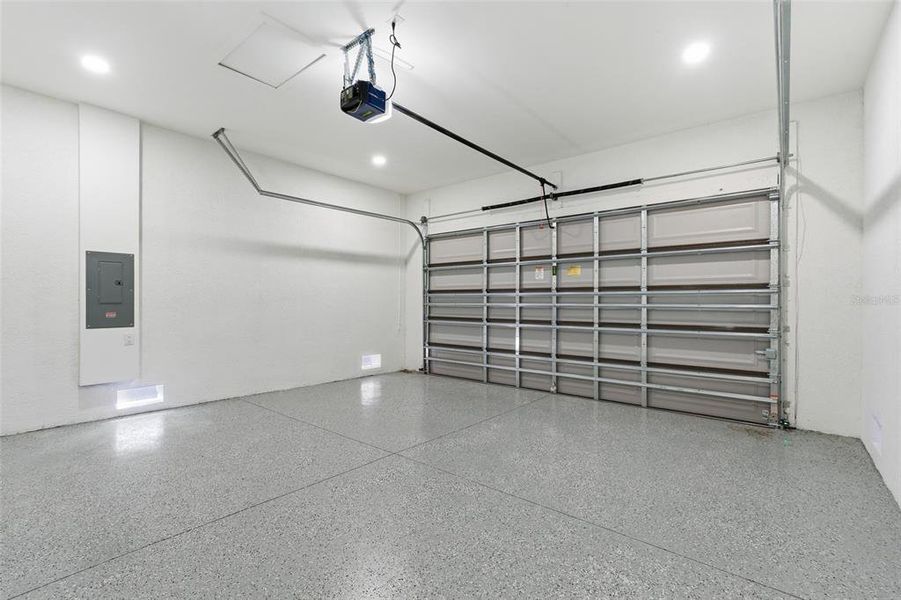 Spacious, unfurnished interior of a new home in , Port Charlotte (Image 46).