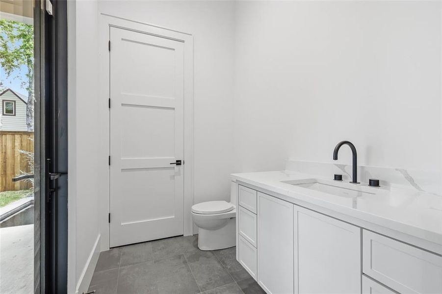 Furnished interior view inside a new home in , Dallas (Image 10).