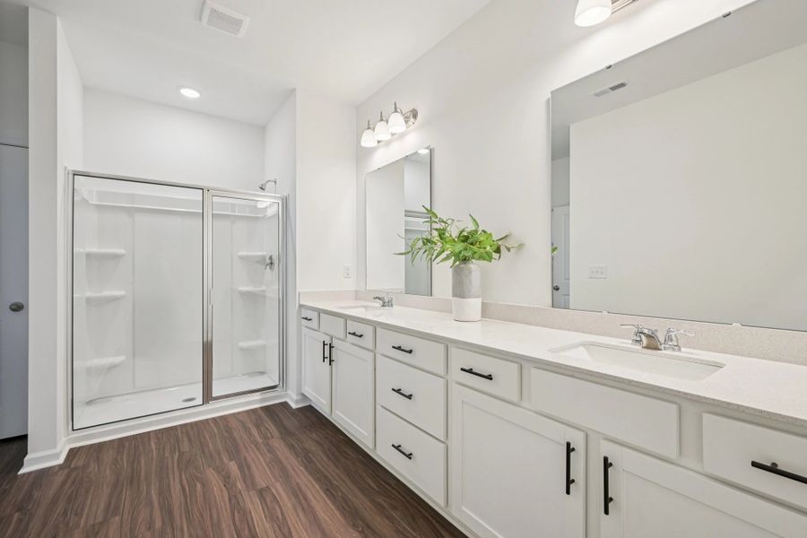 Representative images and renderings are for illustrative purposes. Actual structural options and design finishes of home may vary.