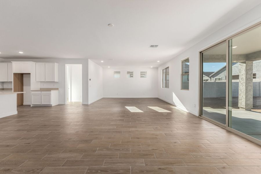 Spacious, unfurnished interior of a new home in Miravida, Surprise (Image 9). Spacious, unfurnished interior of a new home in Miravida, Surprise (Image 9).