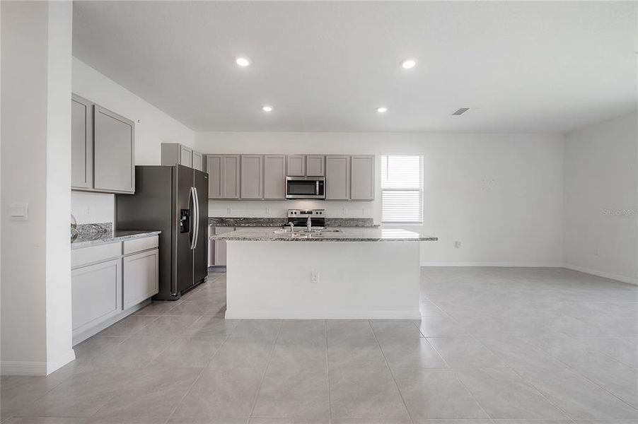 Spacious, unfurnished interior of a new home in , Wimauma (Image 23).