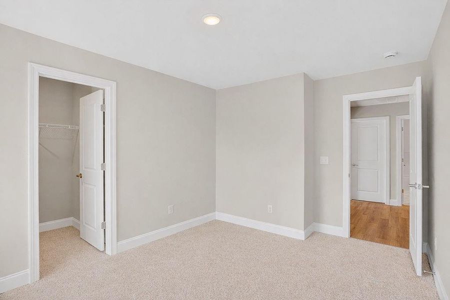 Spacious, unfurnished interior of a new home in , Homer (Image 30).