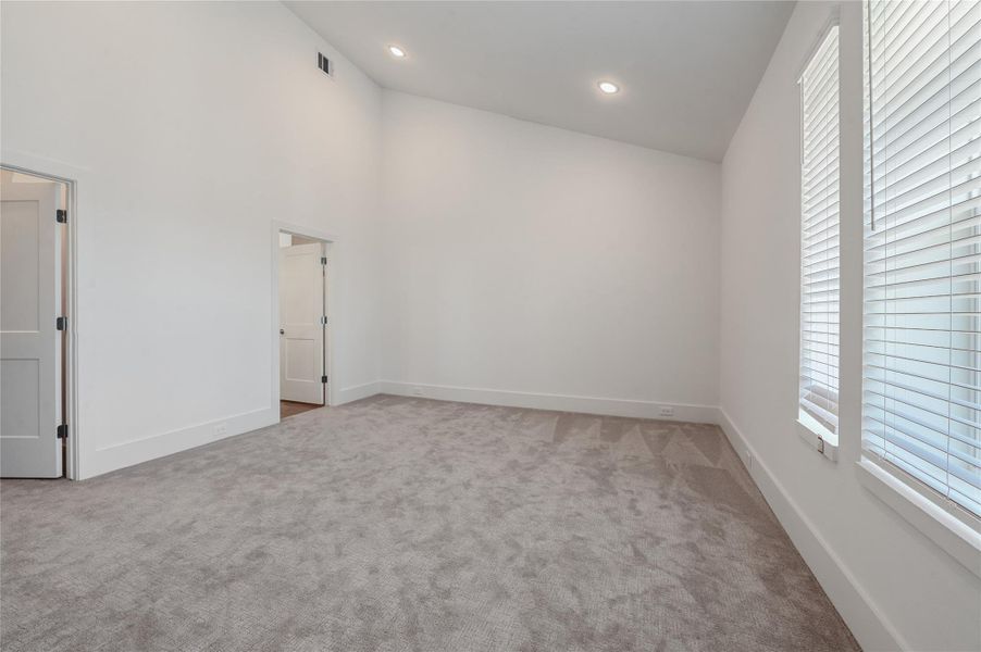 Spacious, unfurnished interior of a new home in , Houston (Image 19).