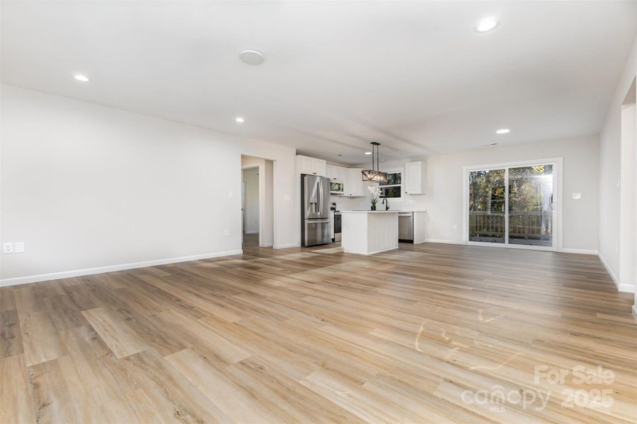 Lounge/Dining/Kitchen