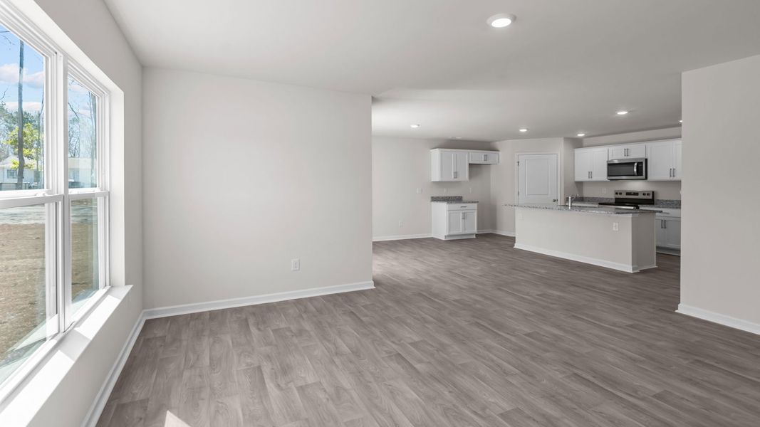 Spacious, unfurnished interior of a new home in Blair Ridge, La Grange (Image 25).