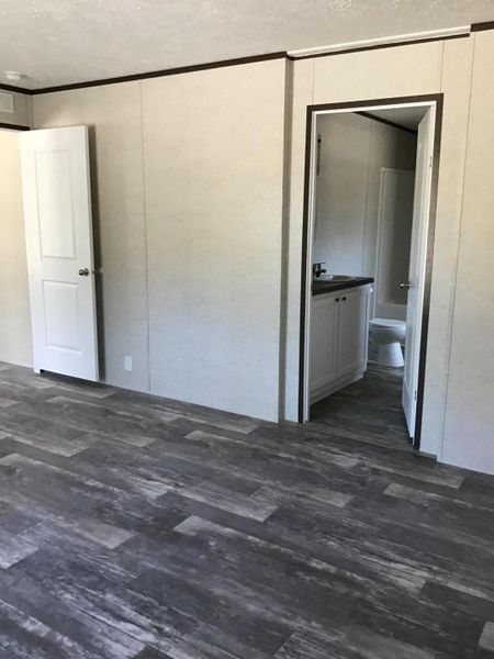 Spacious, unfurnished interior of a new home in , Walterboro (Image 7).