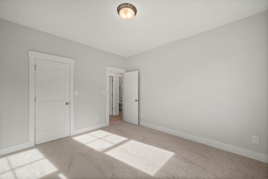 Spacious, unfurnished interior of a new home in Redland, Advance (Image 27).
