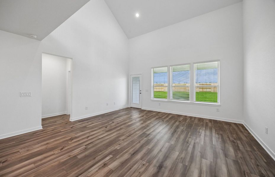 Spacious, unfurnished interior of a new home in Mavera, Conroe (Image 34).
