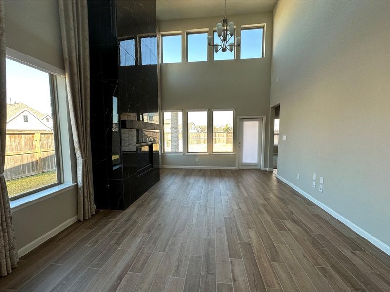 Spacious, unfurnished interior of a new home in Sienna, Missouri City (Image 15).