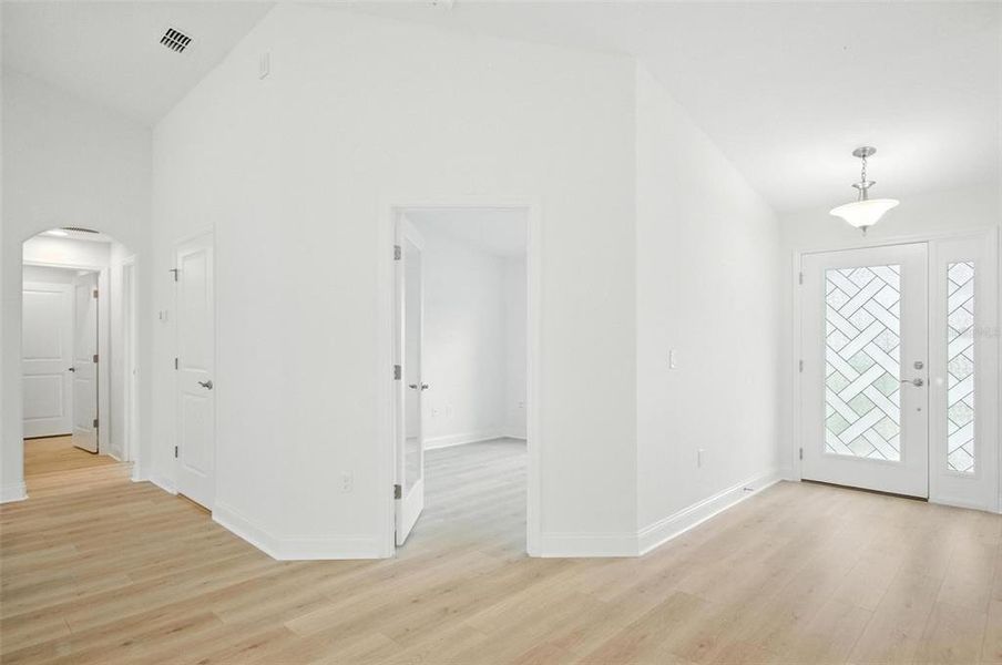 Spacious, unfurnished interior of a new home in , Palm Coast (Image 36).