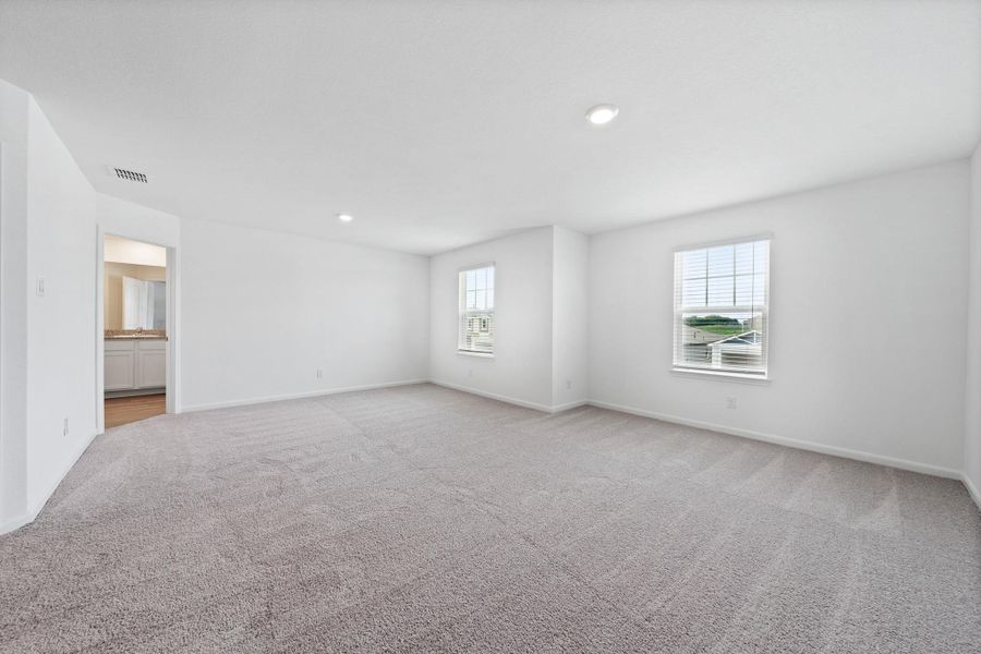 Spacious, unfurnished interior of a new home in Sunset Oaks, Maxwell (Image 4).