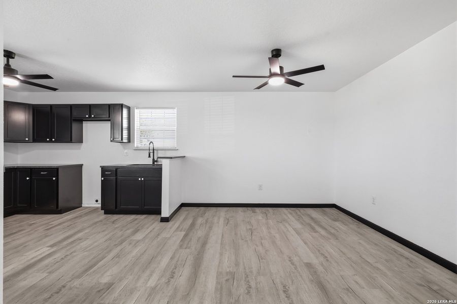 Spacious, unfurnished interior of a new home in , Floresville (Image 18).