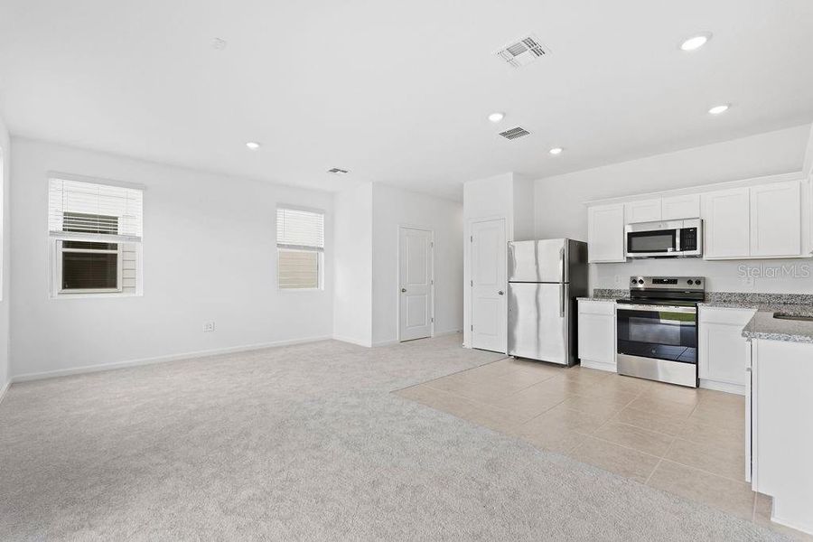 Spacious, unfurnished interior of a new home in , Davenport (Image 10).