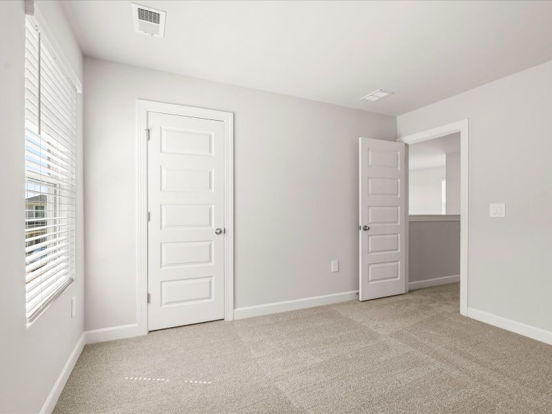 Spacious, unfurnished interior of a new home in Village at White Pine, Pendleton (Image 17).