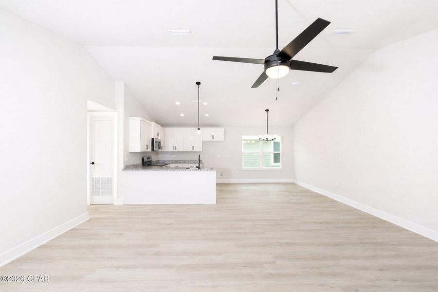 Spacious, unfurnished interior of a new home in Fox Glenn, Panama City (Image 8). Spacious, unfurnished interior of a new home in Fox Glenn, Panama City (Image 8).