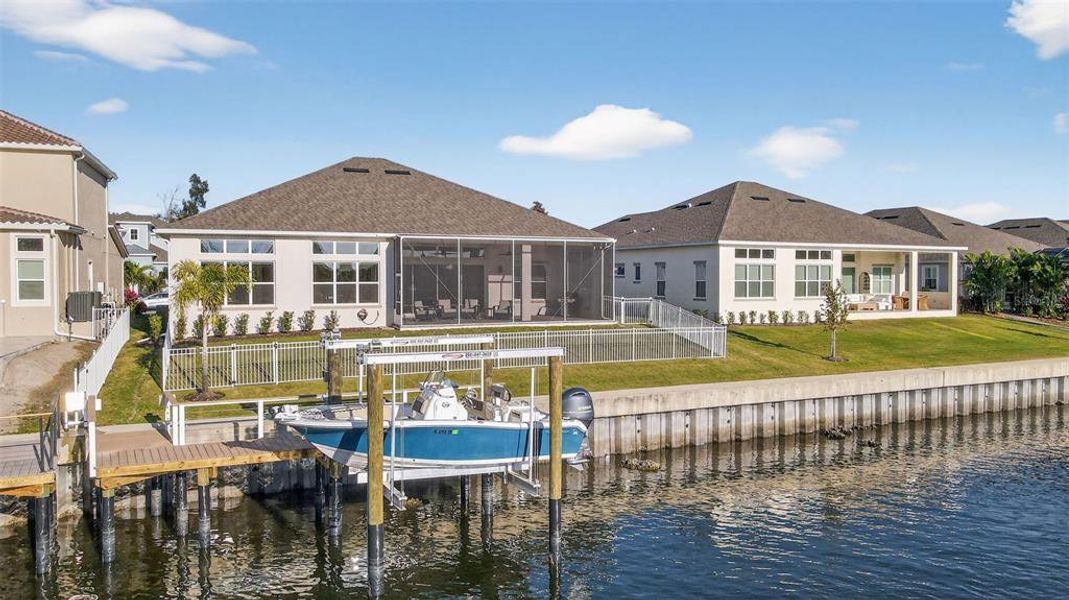 Exterior details and patio area of a home in , Apollo Beach (Image 3).