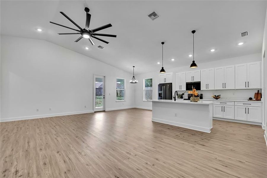 Spacious, unfurnished interior of a new home in , Spring Hill (Image 25).
