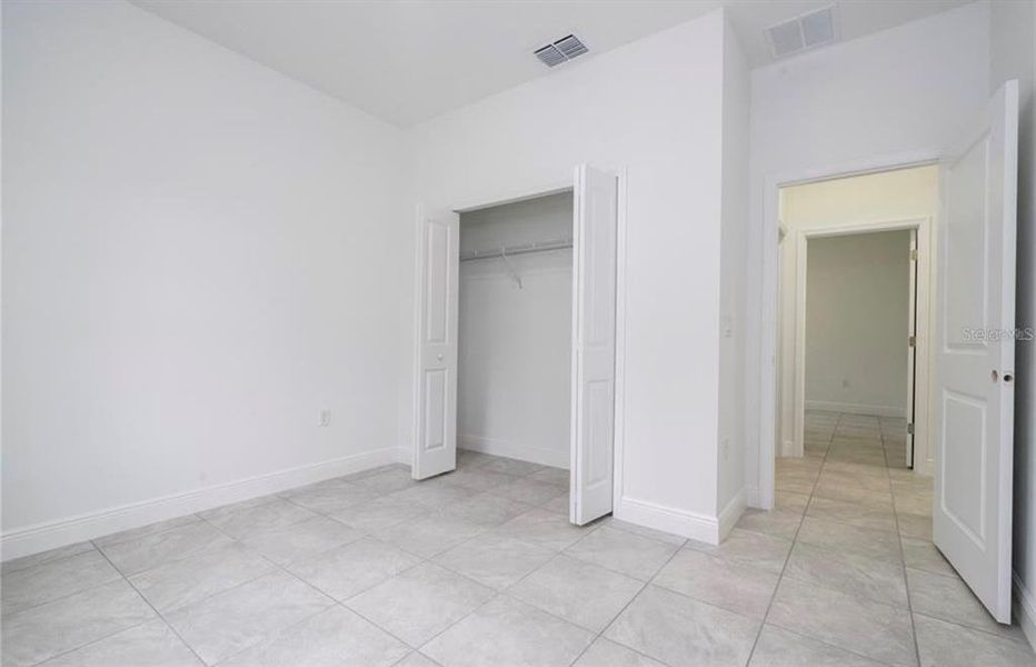 Spacious, unfurnished interior of a new home in , Citrus Springs (Image 25).