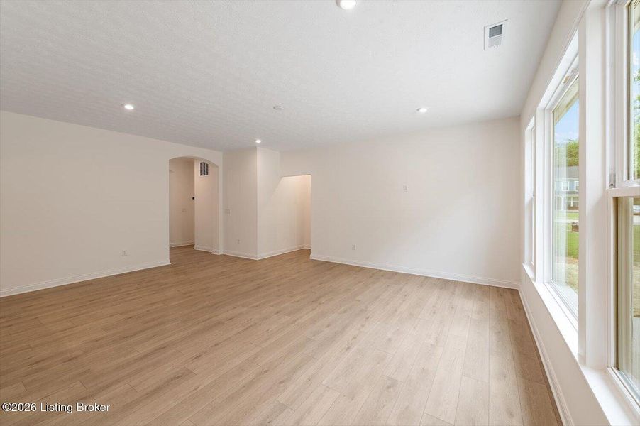 Spacious, unfurnished interior of a new home in Vista Hills, Louisville (Image 16).