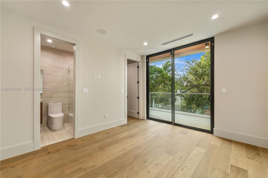 Spacious, unfurnished interior of a new home in , Miami (Image 15).