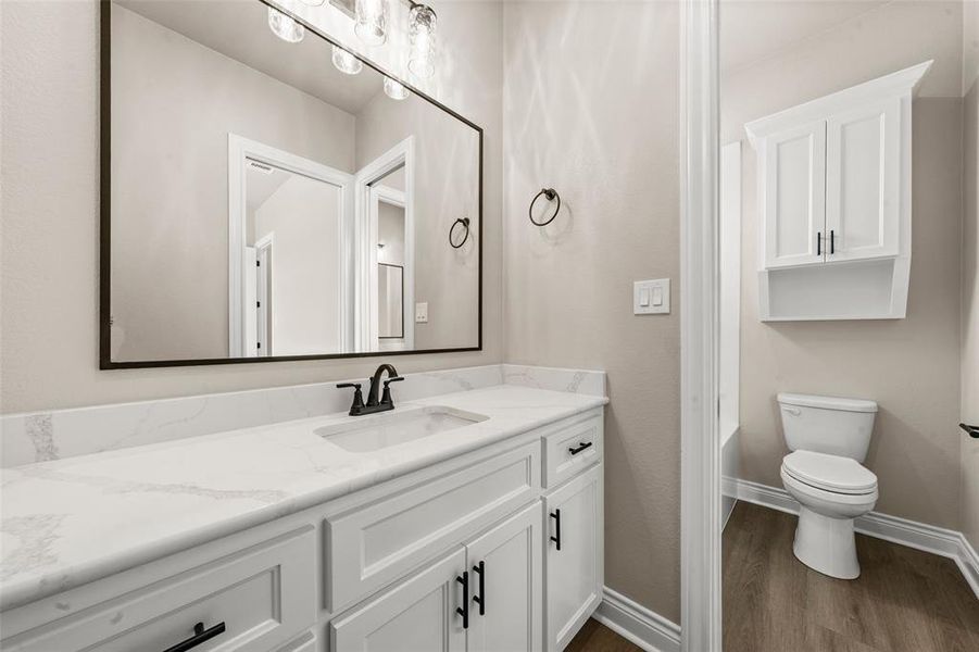 Furnished interior view inside a new home in , Gatesville (Image 10).