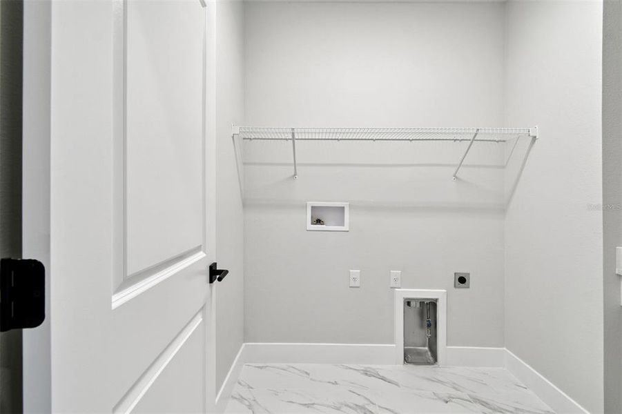 Spacious, unfurnished interior of a new home in , Sarasota (Image 37).