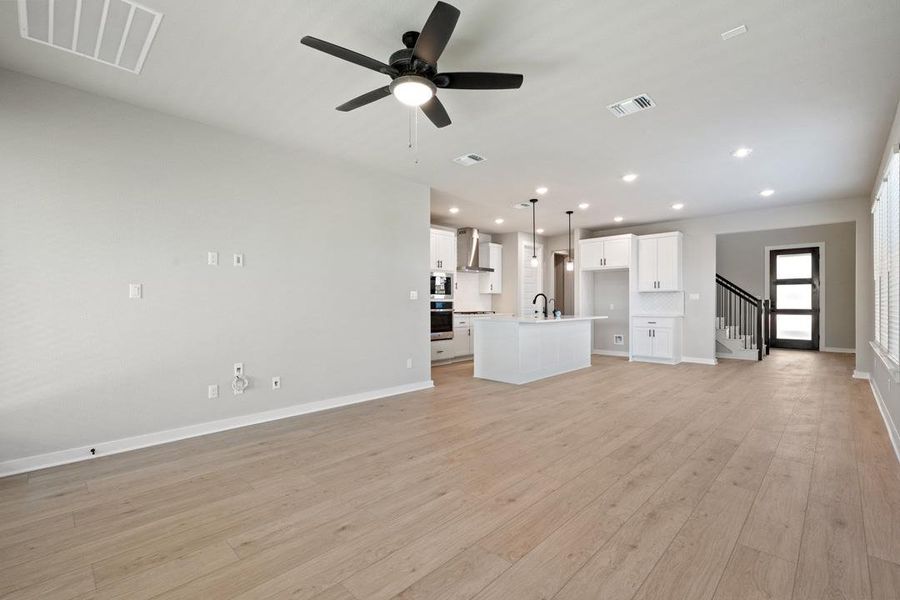 Spacious, unfurnished interior of a new home in Heritage, Dripping Springs (Image 26).