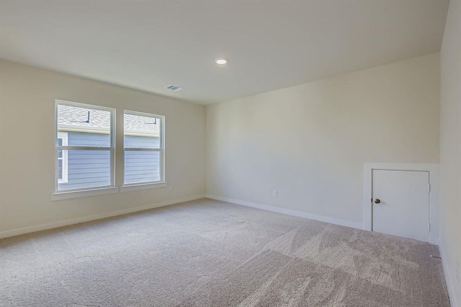 Spacious, unfurnished interior of a new home in Ambergrove, Royse City (Image 21).