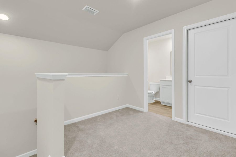 Spacious, unfurnished interior of a new home in , Summerville (Image 8).