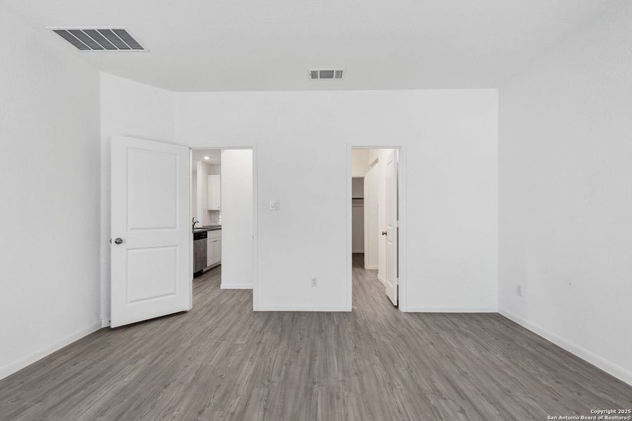 Spacious, unfurnished interior of a new home in Hidden Trails: Coastline Collection, Bulverde (Image 32).