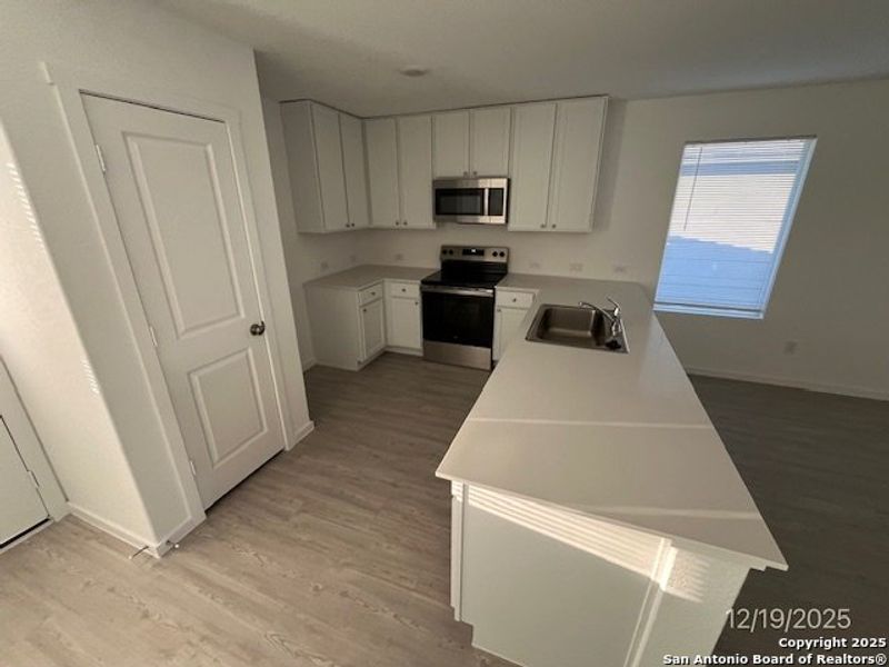 Furnished interior view inside a new home in , Seguin (Image 4).