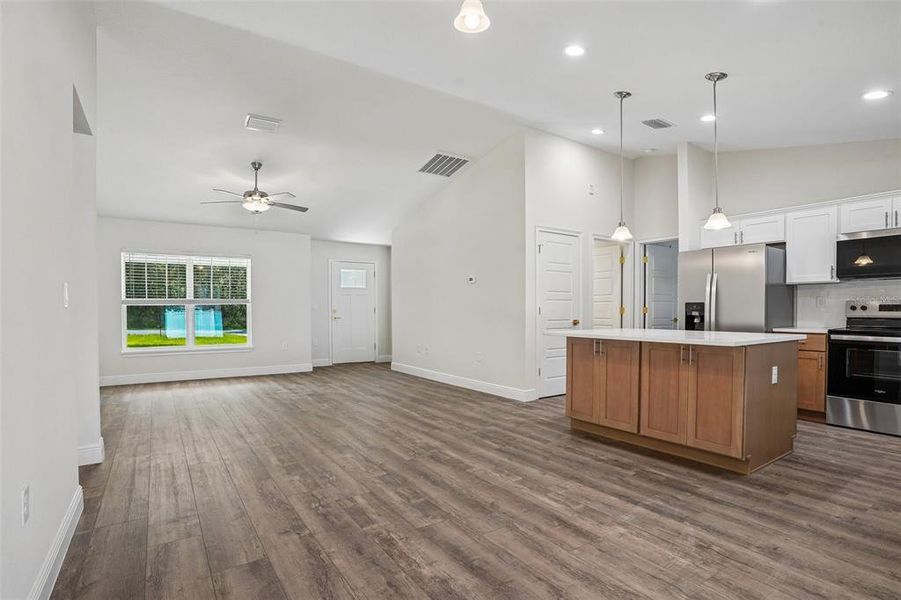 Spacious, unfurnished interior of a new home in , Citrus Springs (Image 41).