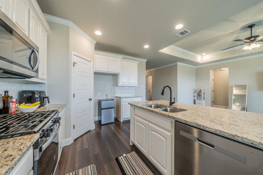 Furnished interior view inside a new home in , Alvarado (Image 12).