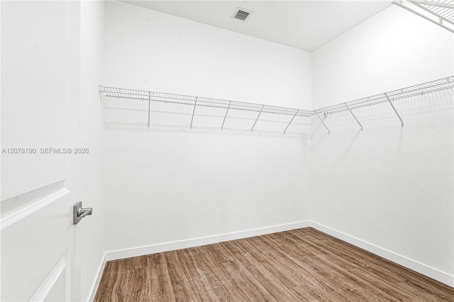 Spacious, unfurnished interior of a new home in , Miami (Image 93).