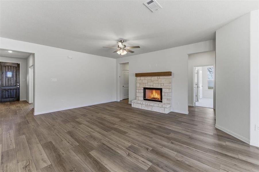 Spacious, unfurnished interior of a new home in Oak Grove Addition, Springtown (Image 20).
