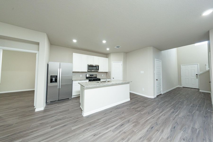 Furnished interior view inside a new home in Mackenzie Creek, Conroe (Image 5).