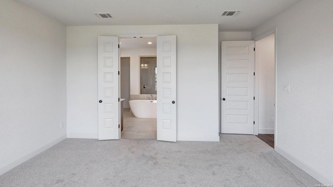 Spacious, unfurnished interior of a new home in Briggs Ranch, San Antonio (Image 28).