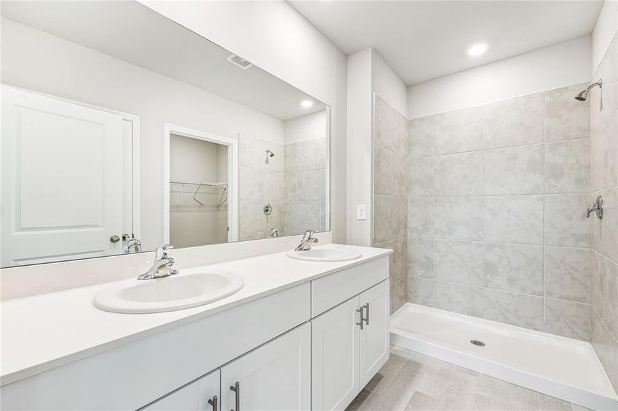 Furnished interior view inside a new home in Heritage Lake Park, Punta Gorda (Image 4).
