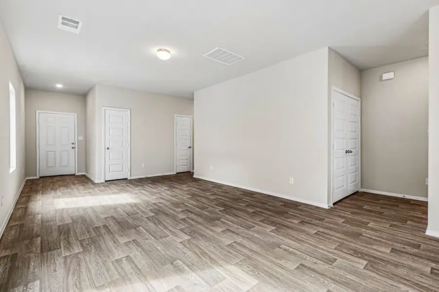 Spacious, unfurnished interior of a new home in Edgebrooke, Pflugerville (Image 16).
