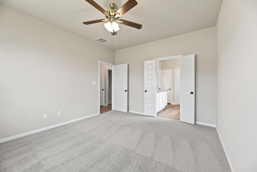 Private owner's suite (*Photo not of actual home and used for illustration purposes only.)