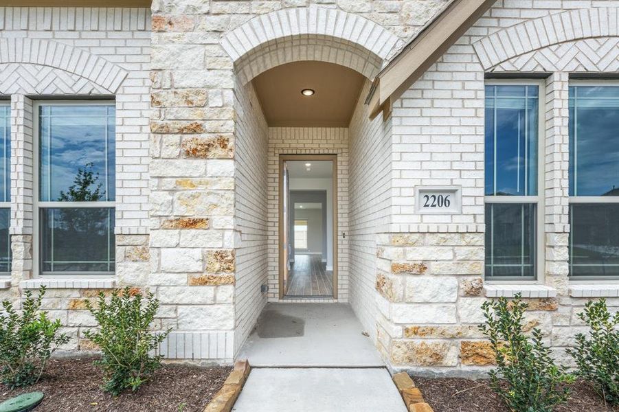 Exterior details and patio area of a home in Somerset, Venus (Image 27). Exterior details and patio area of a home in Somerset, Venus (Image 27).