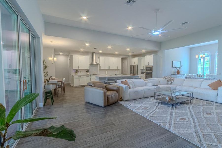 Furnished interior view inside a new home in Francisco Park, Oviedo (Image 12).