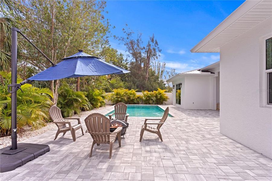 Exterior details and patio area of a home in , Sarasota (Image 30).